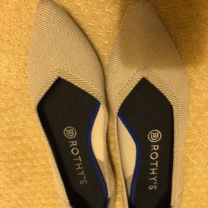 Rothy’s pointed toe light grey flats. Like new condition. Classic color!
